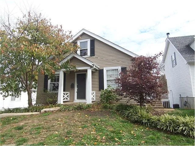 568 Andrews Ave photo 1