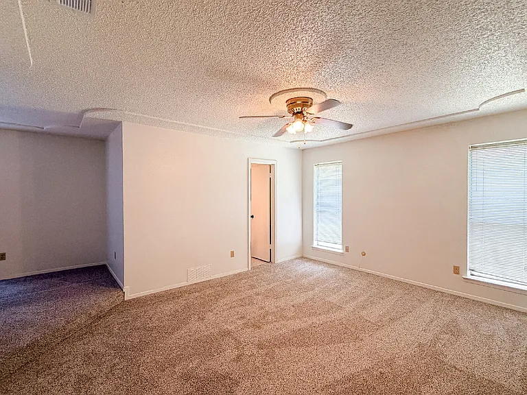 712 Pecan St — Photo 16