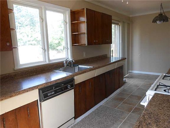 4th image of 2240 Fisher Ave