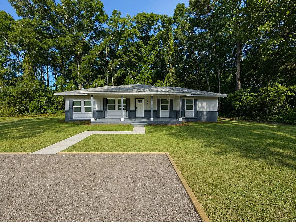 4906 Center Dr
