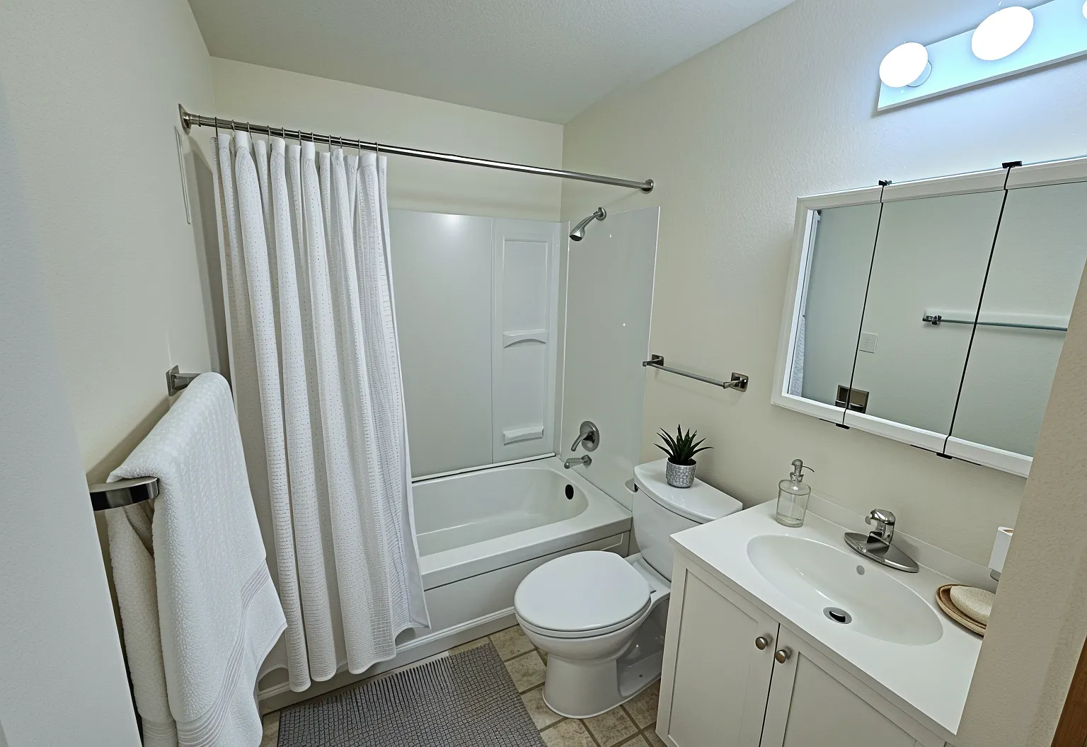 Lynhaven Apartments — Photo 4