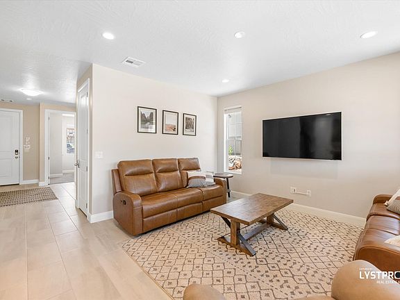 4th image of 2356 E Cascada Way
