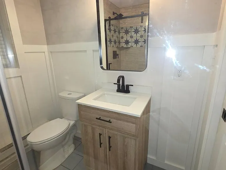 708 Medina St — Photo 10