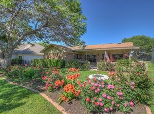 421 Saint Andrews St, Meadowlakes, TX 78654
