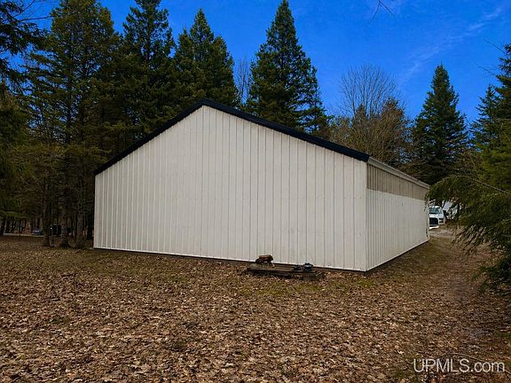 2nd image of 43763 Superior Rd