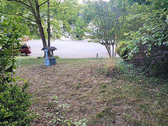 2nd image of 14 Country Woods Ct