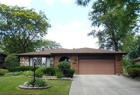 2nd image of 3240 Stewart Dr