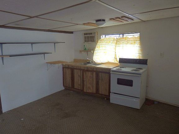4th image of 143 Robin Ln