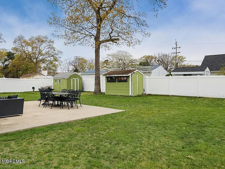 36 Bay Laurel Dr — Photo 4