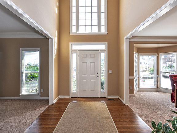 3rd image of 110 Creekside Park Dr