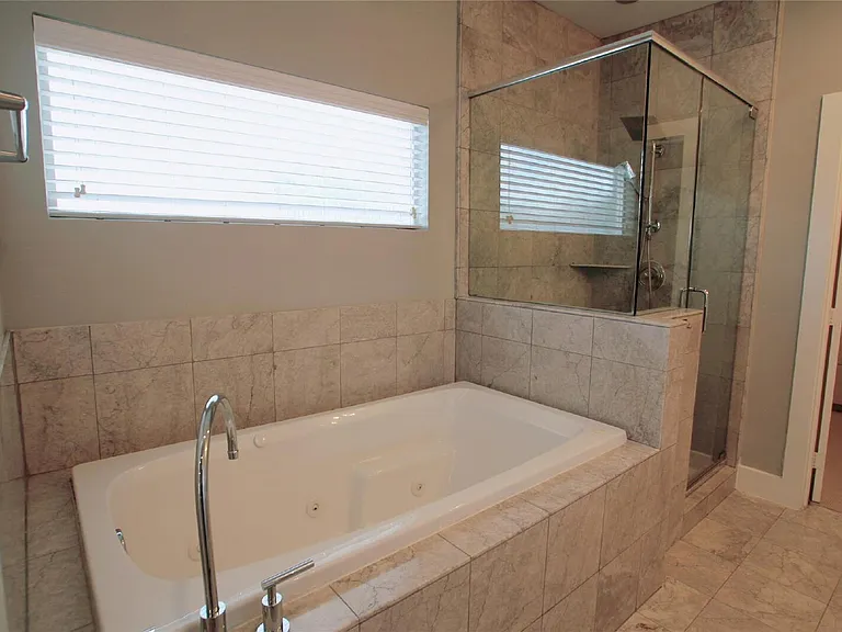 4701 Caroline St — Photo 20