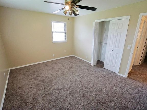 4th image of 4845 Newport Dr
