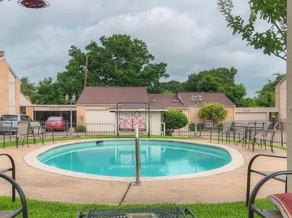 2912 Cherry Creek Cir, Bryan, TX 77802