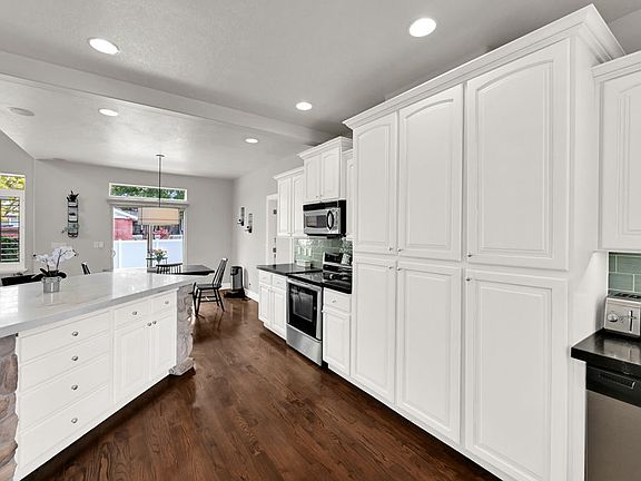 5th image of 8391 S Lorimer Ln