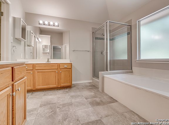 5th image of 6107 Oakwood Trl