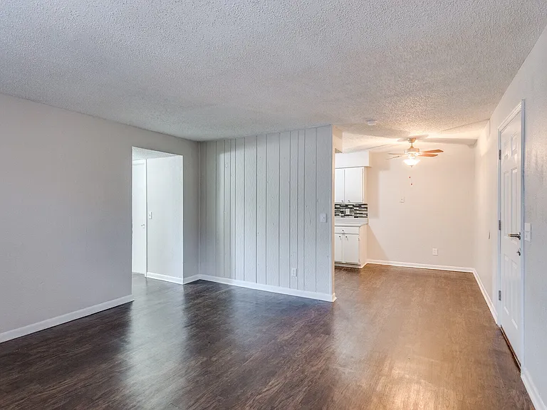 817 SW 23rd St #6 — Photo 9
