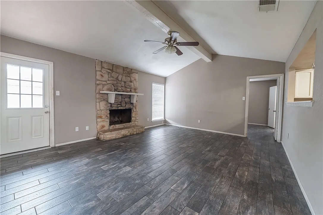 3 bed, 1259 sqft, $1,750 — Photo 4
