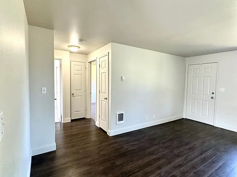 1618 SW Lava Ave — Photo 18