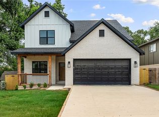 906 W Holly St, Rogers, AR 72756