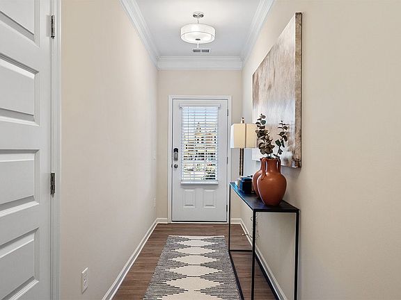 5th image of 165 Townsend Cir
