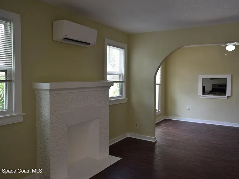 658 Young St #1 — Photo 7