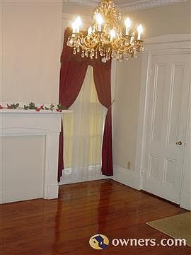 large high ceiling elegant rooms throughout
