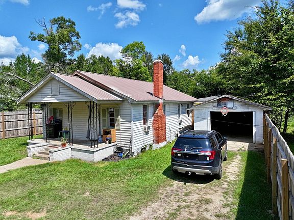 3rd image of 638 Oak St