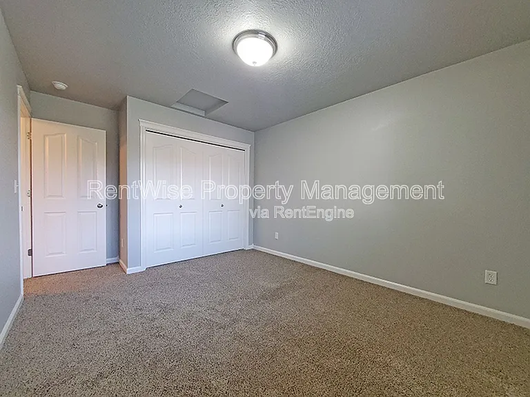 575 W Elias St — Photo 16