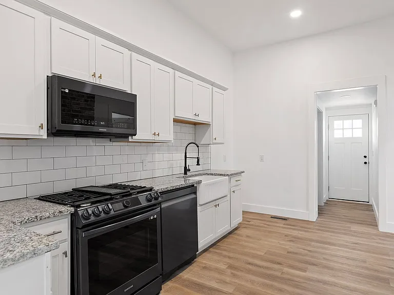 1704 Bailey Ave — Photo 7