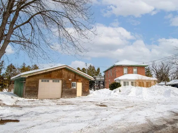 10 Hill St, Selwyn, ON K0L 2H0