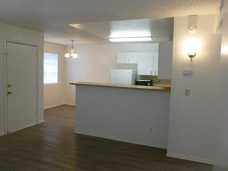 2695 Jennydiane Dr #B — Photo 15