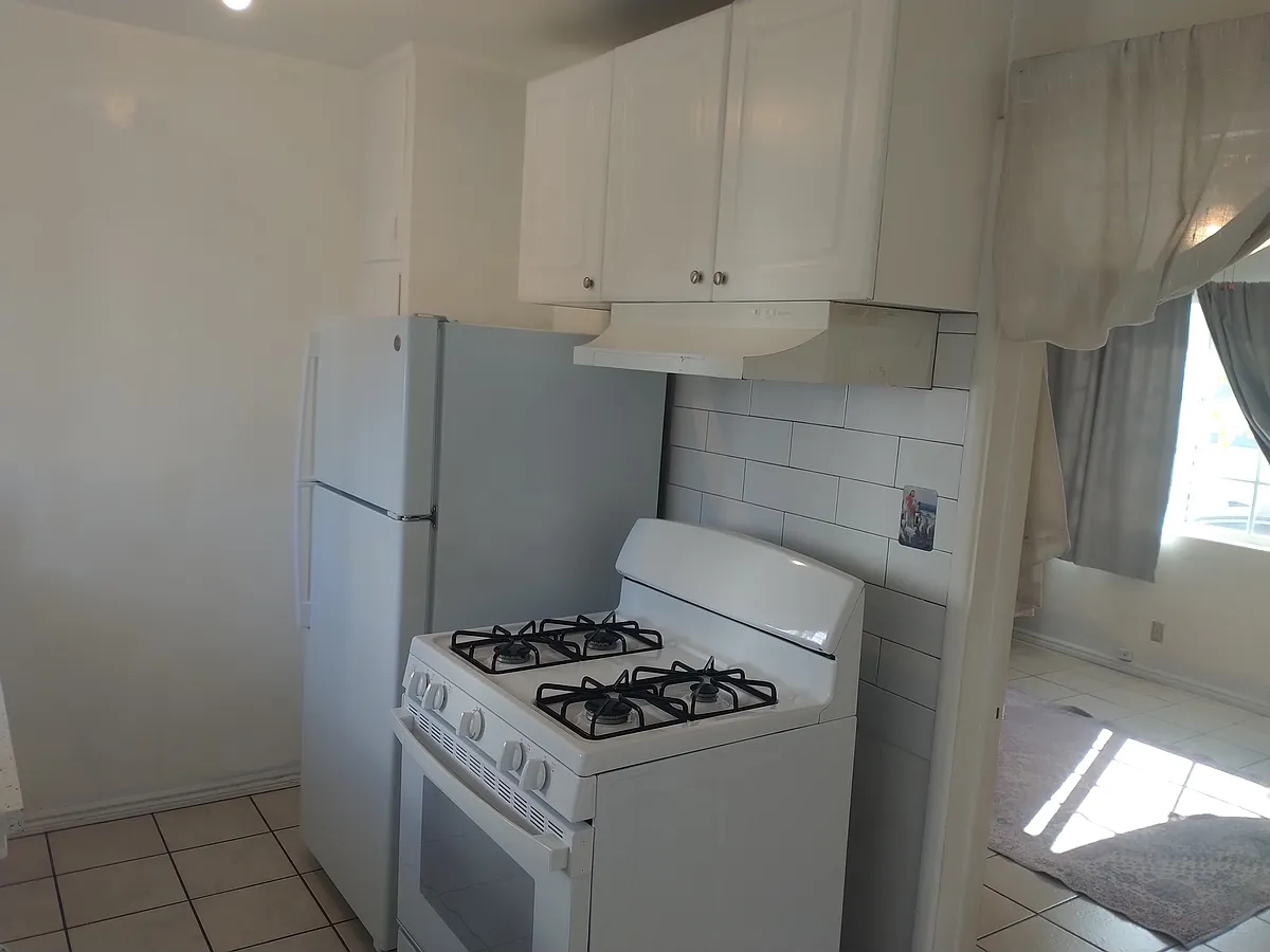 Building Photo - 313 Sinclair Ave #B