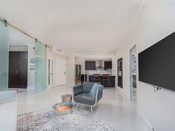5th image of 300 S Pointe Dr APT 706