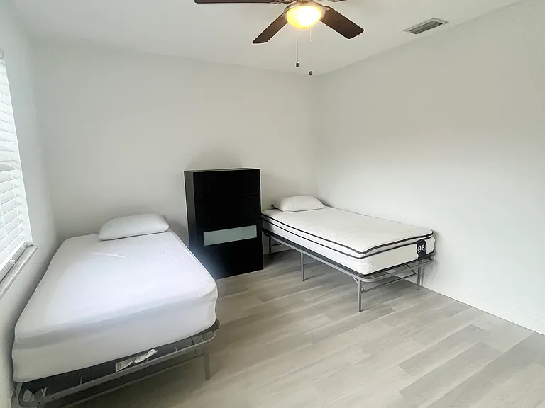 321 SW 14th St #3 — Photo 14