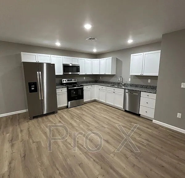 716 N Columbus St #A — Photo 3