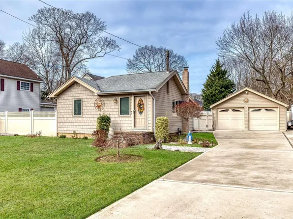 13 Doradell Drive, Holbrook, NY 11741