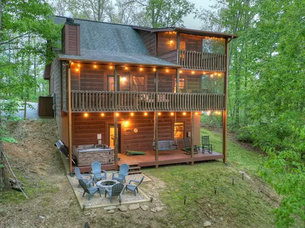 308 Windy Valley Ln, Blue Ridge, GA 30513
