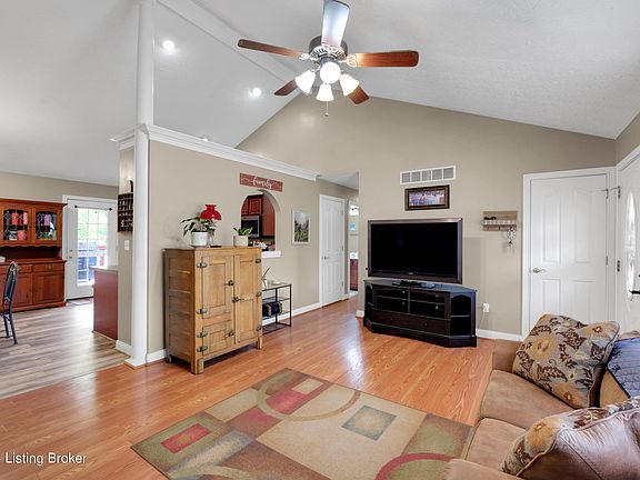 5th image of 129 Isaac Way
