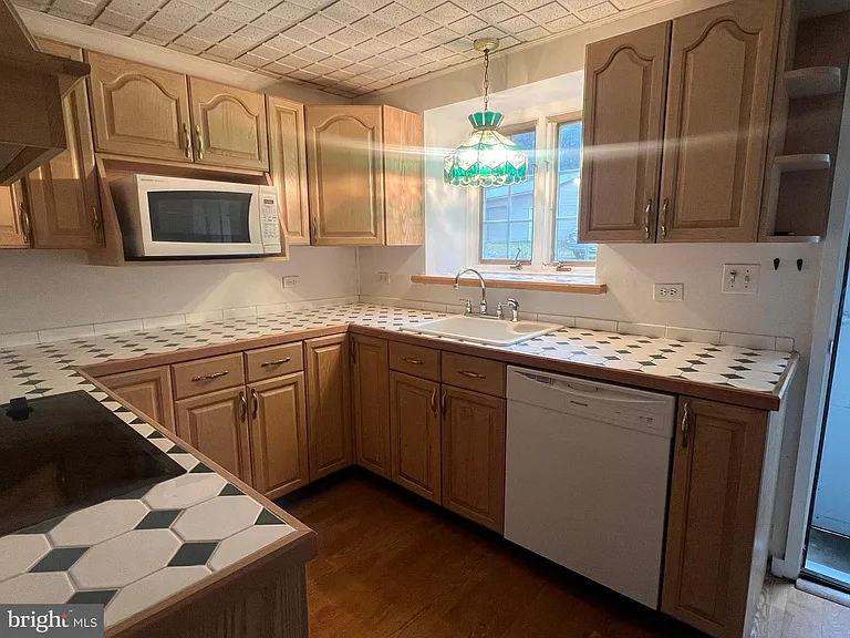 815 Cypress Ave — Photo 6