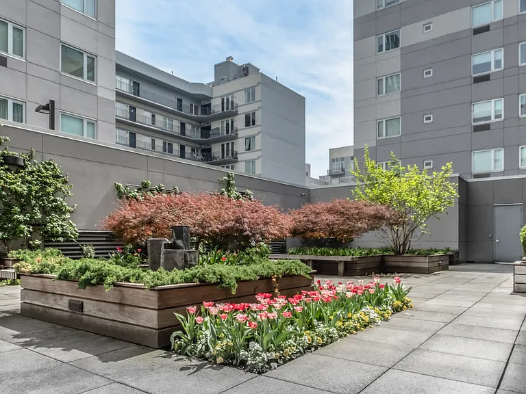 175 Kent Ave — Photo 32