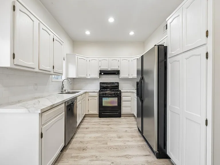 905 Harvard St — Photo 19
