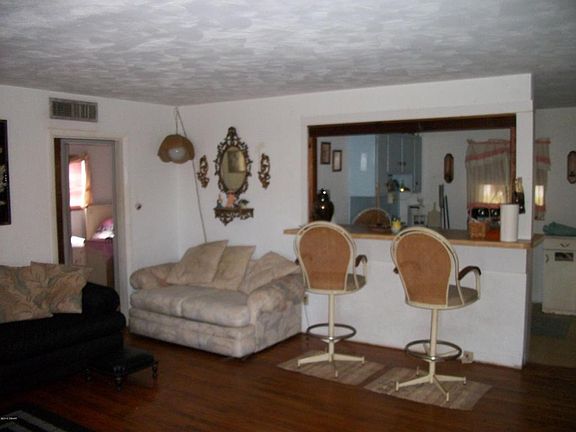 2nd image of 2092 Schulte Ave
