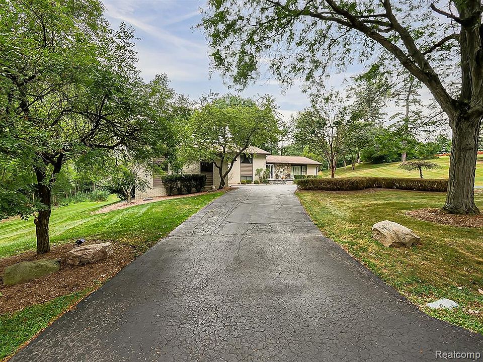 1st image of 1021 Dowling Rd