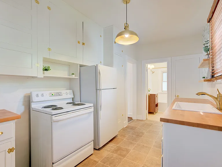 835 Allen St — Photo 14