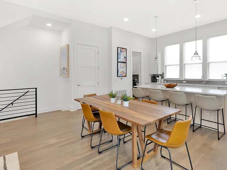 1008 Concordia Ave — Photo 10