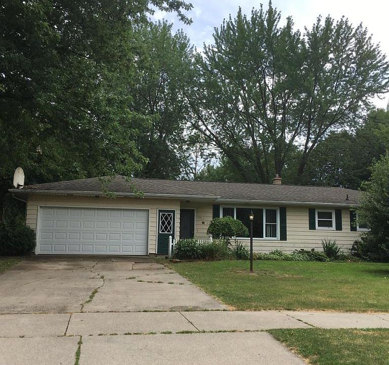 1st image of 940 E 12th St