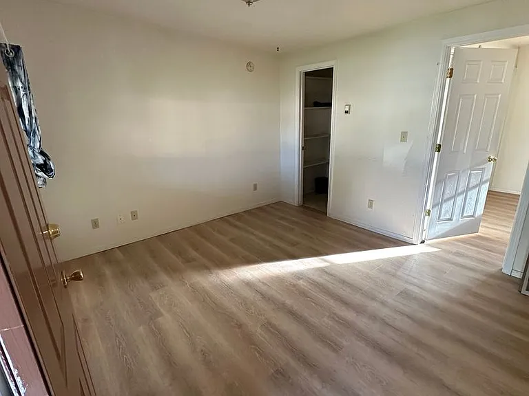1121 Central Ave — Photo 4