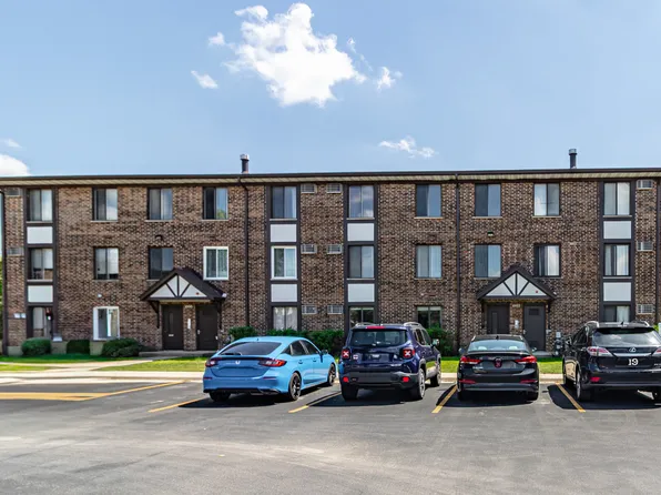 1002 Centurion Ln APT 2, Vernon Hills, IL 60061