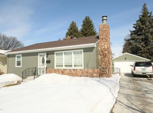 1118 Hammerling Ave, Grand Forks, ND 58201