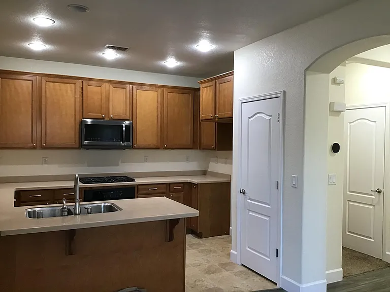 525 Luciana Dr — Photo 3